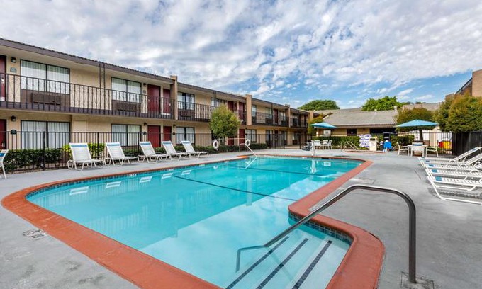 Northwest Anaheim Hotel | Quality Inn & Suites Buena Park Anaheim