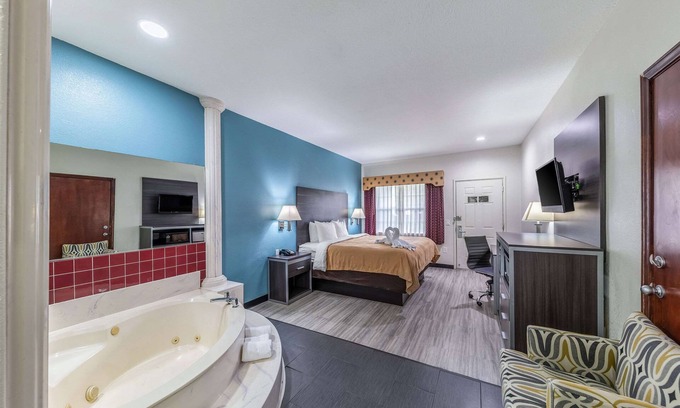 Canton Hotel | Quality Inn & Suites Canton