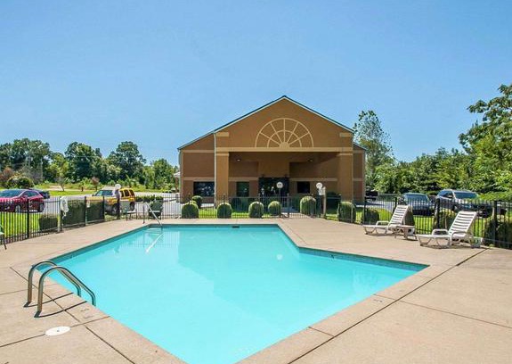 Hickman Hotel | Quality Inn & Suites Centerville
