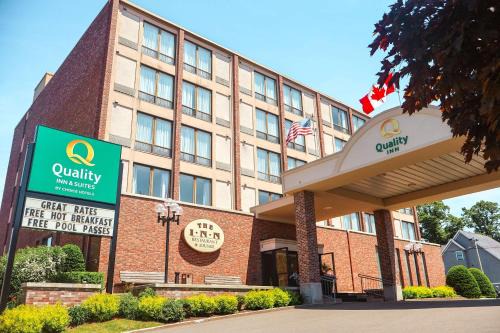 Queens Square Hotel | Quality Inn & Suites Downtown