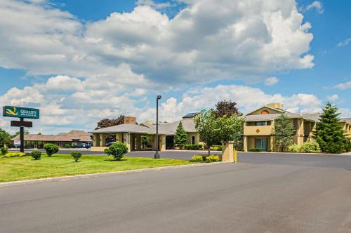 Eckhart Mines Hotel | Quality Inn & Suites Frostburg-Cumberland