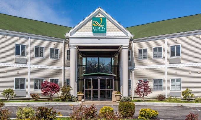 Middletown Hotel | Quality Inn & Suites Middletown - Newport