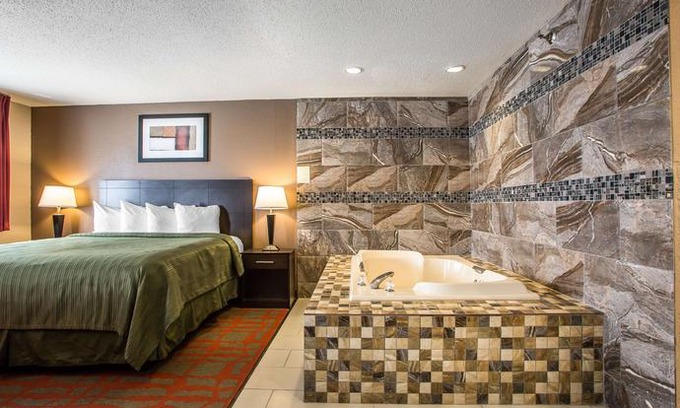 West Bend Hotel | Quality Inn & Suites West Bend