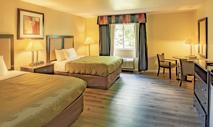 Woodstock Hotel | Quality Inn & Suites Woodstock near Lake Geneva