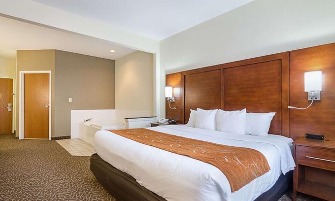 Springdale Hotel | Quality Suites Springdale