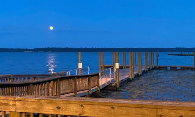 Pisgah House | Quantico Bungalow Marine Graduations FBI HQ Marines Potomac River Getaway