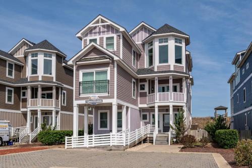 Nags Head Apartment | Queen Elizabeth 8 Bedroom Oceanfront Home