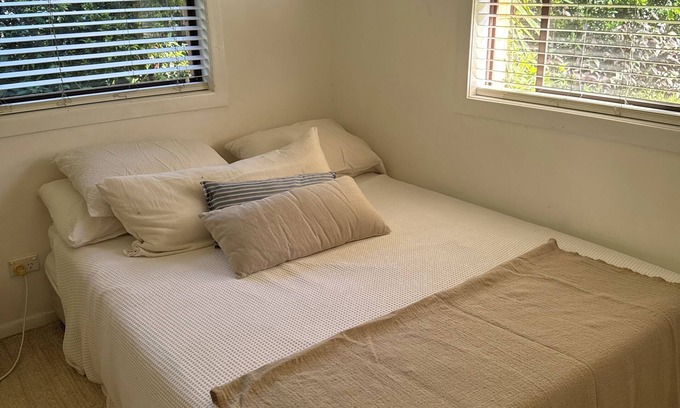 Mullumbimby Bed & Breakfast | Queen room in charming 4-bedroom B&B with WiFi and some AC in fab Mullumbimby