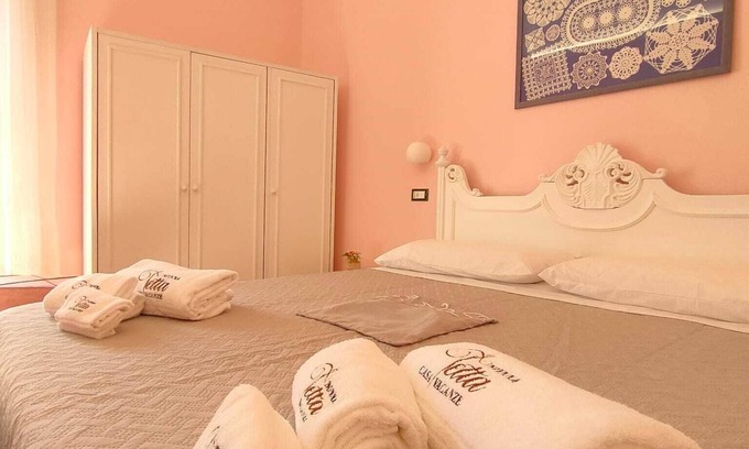 Novoli Apartment | Queen Room "Lace and Lace" with hot tub x guests
