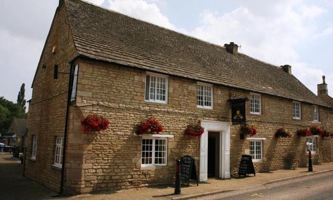 Nassington Hotel | Queen's Head Inn
