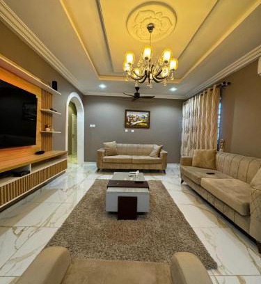 Madina Bed & Breakfast | Queen Sheeba Nest