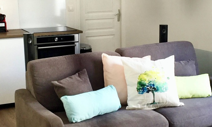 Saint-Vincent-de-Paul Apartment | QUEEN SUITE nnDelightful 2-bedroom apartment with WiFi in Paris