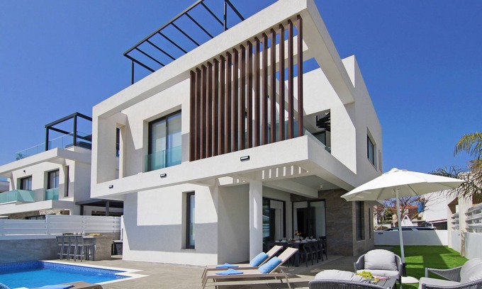 Pernera Villa | Queen Valeria Villa - Walking to Kalamies Beach