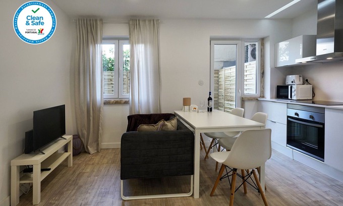 Carvoeira Apartment | Queluz Terrace 1
