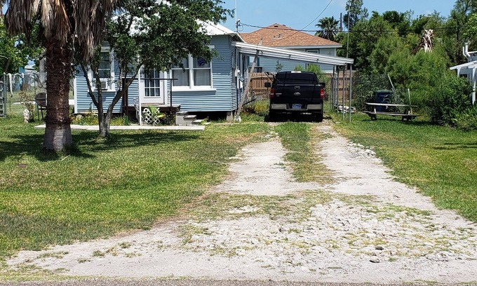 Rockport Cabin | Quick 2-5 minute walk to Old-Town Rockport