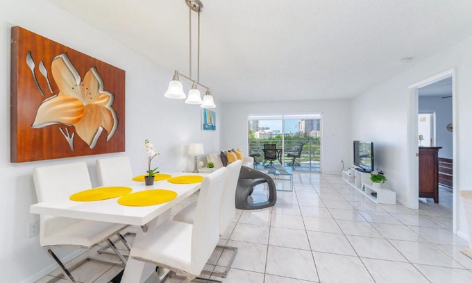 Sunny Isles Beach Apartment | Quick Walk to the Beach