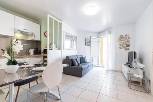 Quartier du Port Apartment | Quiet 1 bdr Port! close Place du Pin Garibaldi