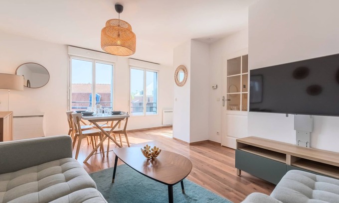 Old Lille Apartment | Quiet 1 bedroom flat, Vieux Lille + parking