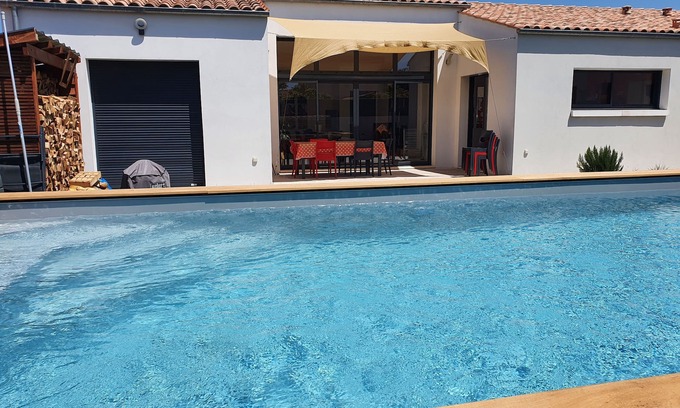 Marennes House | Quiet 150m2 house, town center, swimming pool, 5 min from the beach