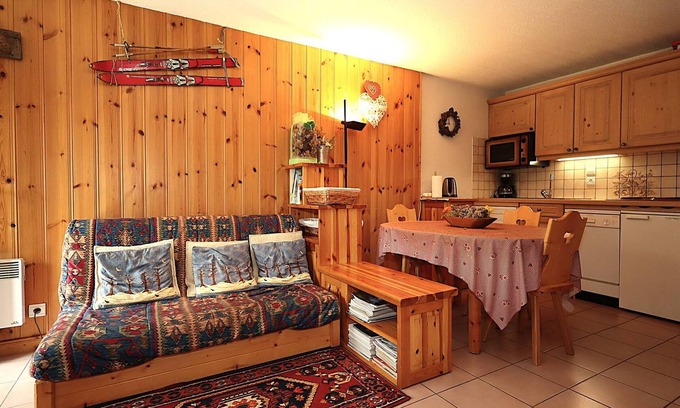 Les Houches Apartment | Quiet 2-Room Cabin Apartment with Balcony and Garage in Les Houches