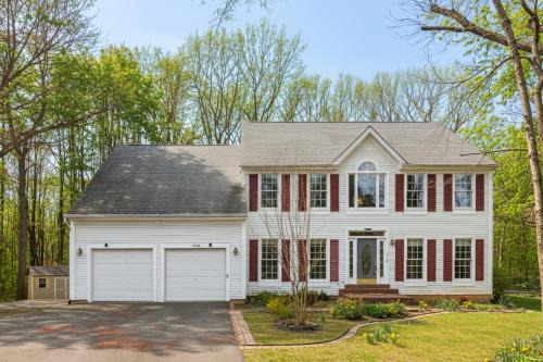 Fairfax House | Quiet 2-Story Home Garden View & Large Kitchen