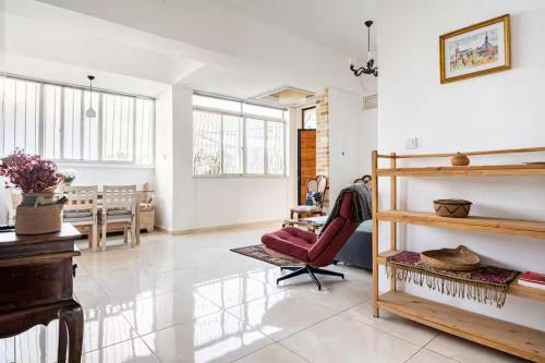 Haifa Apartment | Quiet and Spacious Luxury Apartment with Splendid View between Carmel and Downtown