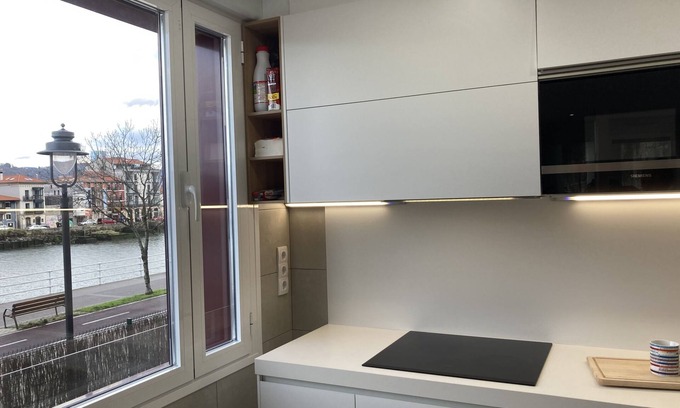 Zorrotza Apartment | Quiet apartment next to the river, ideal for visiting Bilbao! w/Parking