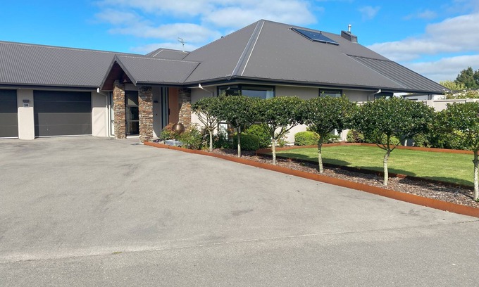 Rolleston House | Quiet Area, Beautiful Surroundings in Rolleston.