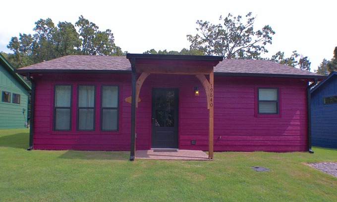 Hulbert Cabin | Quiet cabin, hot tub, firepit, no pet fee, NEW, 4 person occ