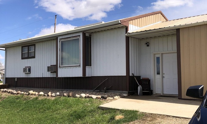 Redfield Cabin | Quiet cabin that sits right on the edge of the water! Pet friendly