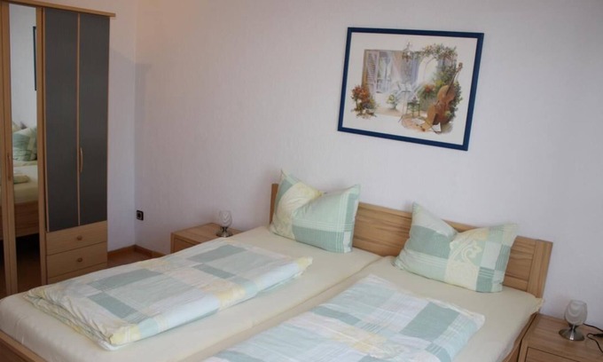 Oberhausen Apartment | Quiet, comfortable, central, 3 bedrooms, in the middle of the Ruhr area, near Centro, price f