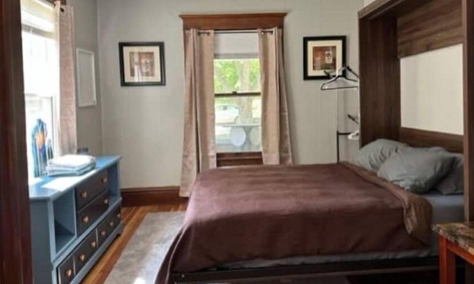 Midtown House | Quiet, Comfortable, Close.