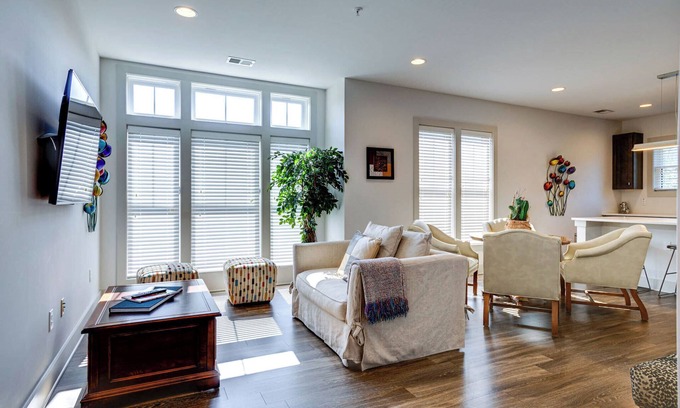 Nashville Condo | Quiet Condo l Prime Locale w/in mins to DT