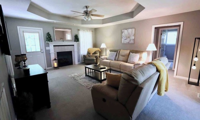 Pleasant View House | Quiet Country Road 4BR Chic Home