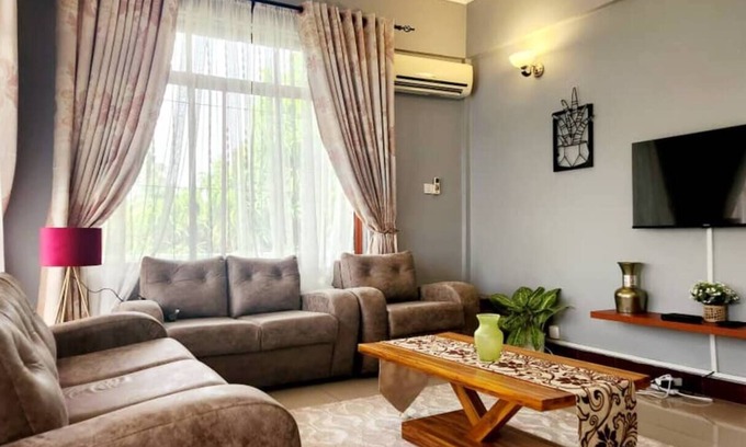 Dar es Salaam Apartment | Quiet & Cozy 2bed/2bath Condo w/WIFI, AC - 10mins from Masaki & Downtown (Tausi)