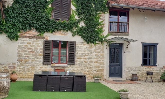 Foissiat House | Quiet gîte close to footpaths and mountain bike trails