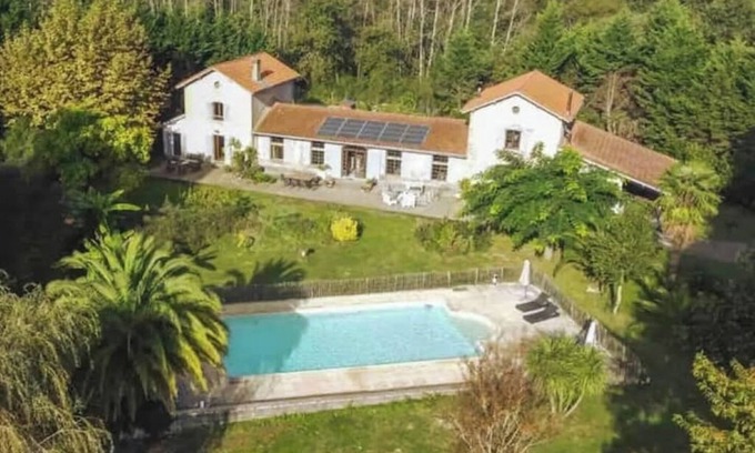 Orx Cottage | Quiet gîte with swimming pool, exceptional view, between Biarritz and Hossegor