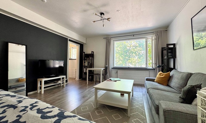 Keskinen District Apartment | Quiet Hideaway Haven - Minutes from Actions - Modern 30m2 studio - 24/7 Checkin