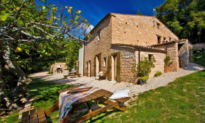Furlo House | Quiet Holiday Home in Acqualagna with Swimming Pool