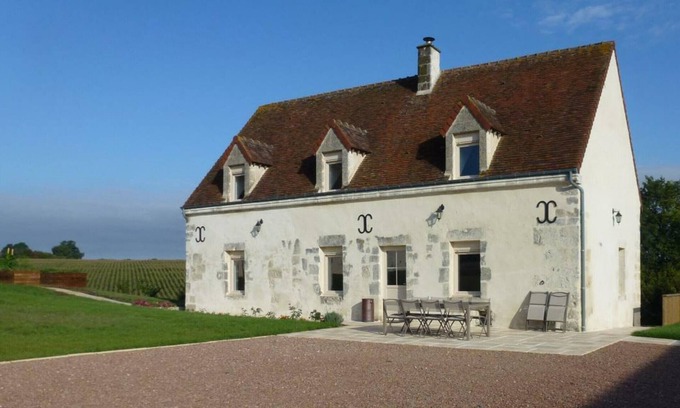 Mauves-sur-Huisne Cottage | Quiet house with enclosed garden, pets allowed