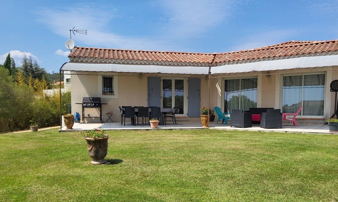 Aramon House | Quiet house with pool near AVIGNON and SAINT REMY DE PROVENCE