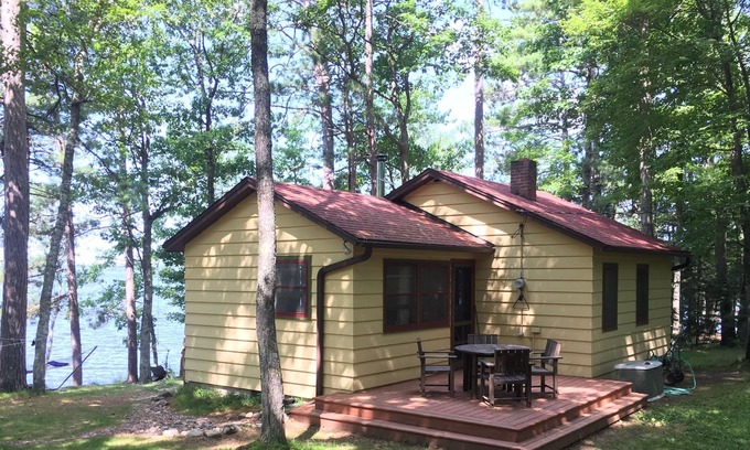 Hayward Cabin | Quiet Lakeside Solitude