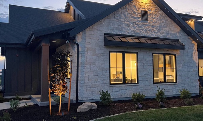 Lake Shore Cottage | Quiet living surrounded by horses and sunsets.