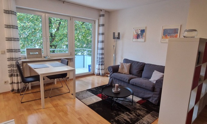 Weinheim Apartment | Quiet one-room apartment with equipped kitchen and shower room - with balcony