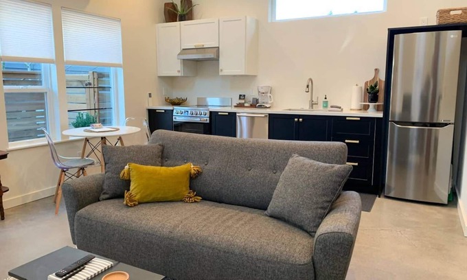 Rose City Park House | Quiet & Peaceful Backyard Bungalow. Full Kitchen, W/D, A/C.