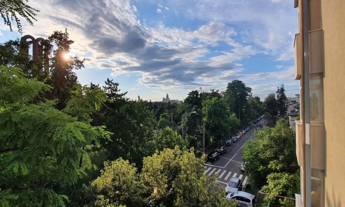 Bucharest Apartment | Quiet place between two important parks in Bucharest. Very close to city centre