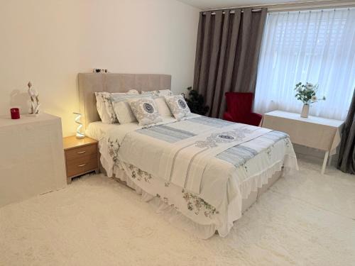 Muhlebach Apartment | Quiet Private Room in Heart of Zurich