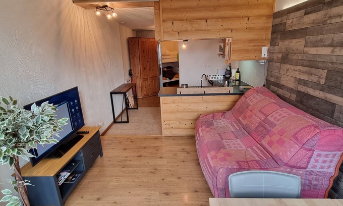 Isola Apartment | Quiet slope-side studio Isola 2000 sleeps 4