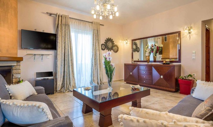 Gerani House | Quiet, spacious and cosy house near the beach