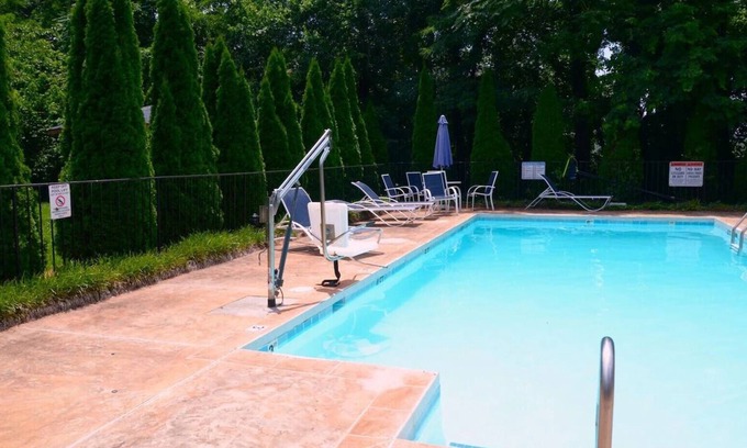 Lynchburg Hotel | Quiet Stay Perfect for Business Travelers at Lynchburg Location